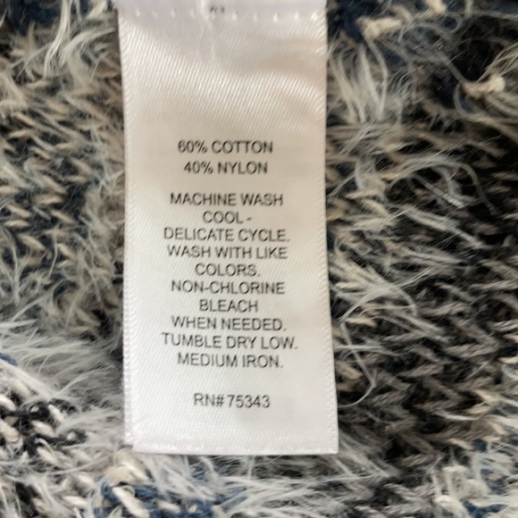 Long, open front, fuzzy cardigan size medium - Picture 9 of 9